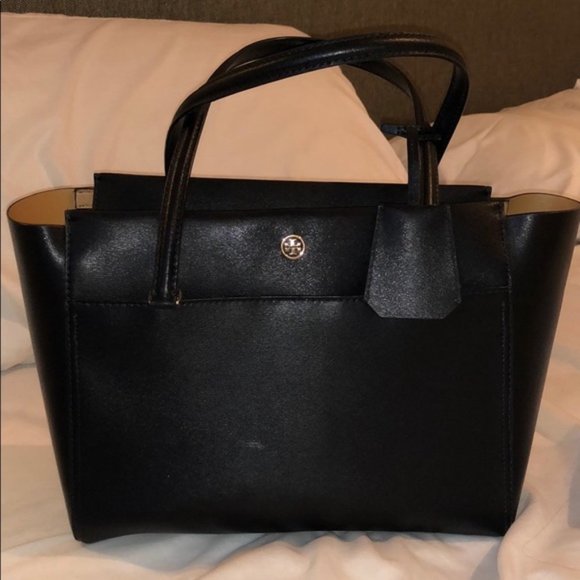 Tory Burch Handbags - Tory Burch Robinson Tote